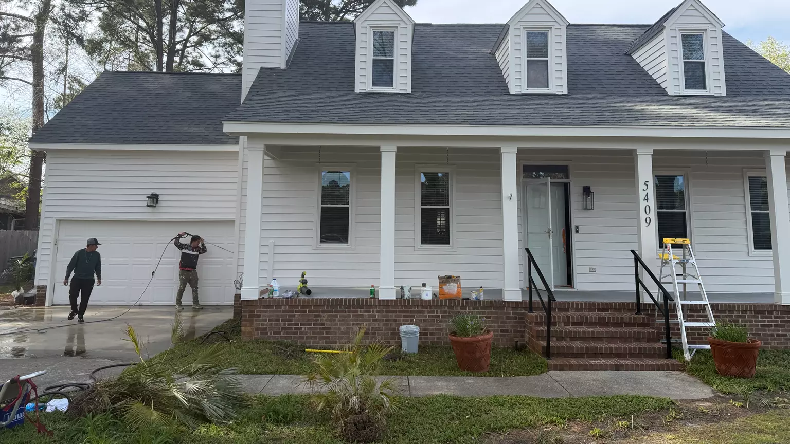 Work photo for Pressure Washing – House, Driveway & Exterior Cleaning